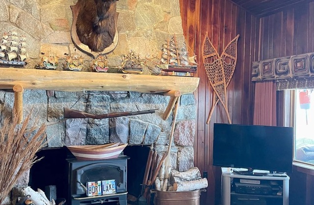 3 bedroom cottage on the NW side of Burt Lake