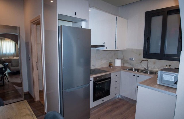 Sia's Retreat 2 Modern Apt Athens Riviera