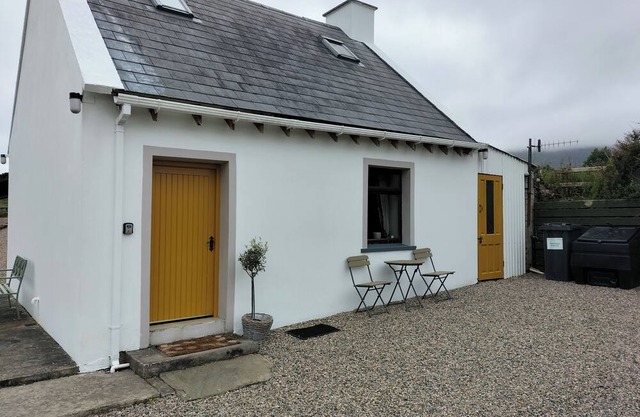 Creeslough - 2 Bed Cottage - Pet Friendly - Garden