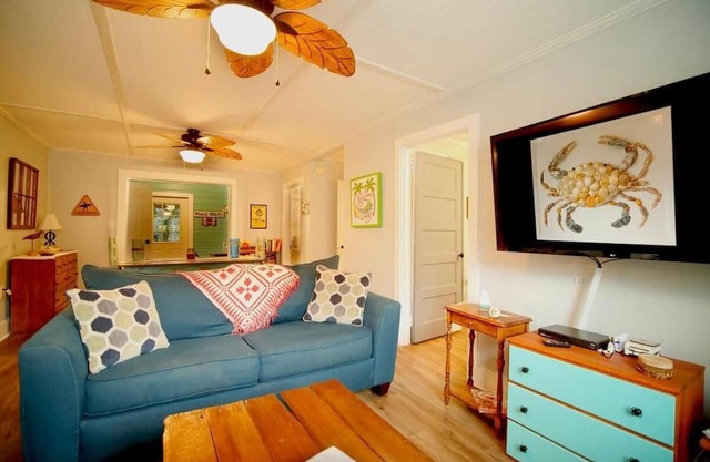 Key Lime Lounge steps from the beach!