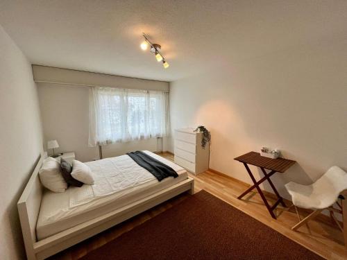 Helles Zimmer mit eigener Dusche WC
