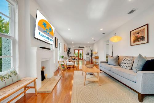 New! Charming Gated 3Bd 2Bth Design District