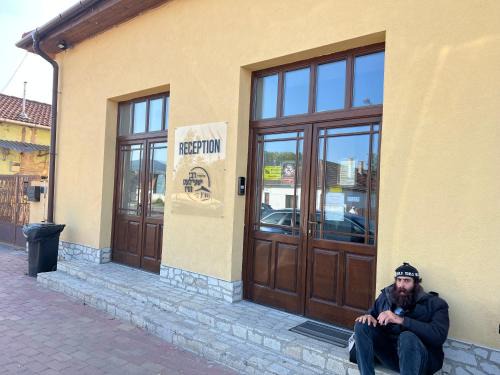 Reb Shayeles House