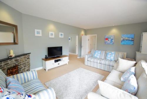 Seven Bays House