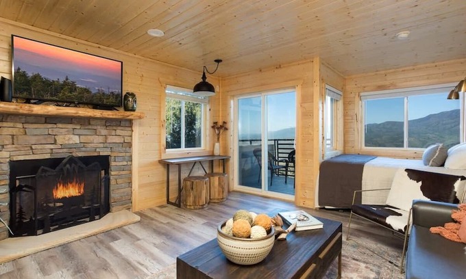 Chalet Village Condo | Outstanding Mt. LeConte View/Indoor Pool & Hot Tub