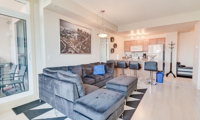 North Central Edmonton Apartment | 2Bed2Bath 11th Floor Suite in Heart of Downtown