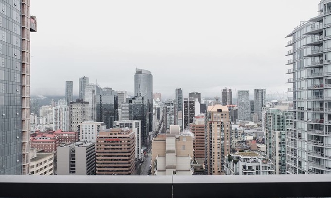 Downtown Vancouver Condo | Penthouse condo located 5 minutes from the seawall