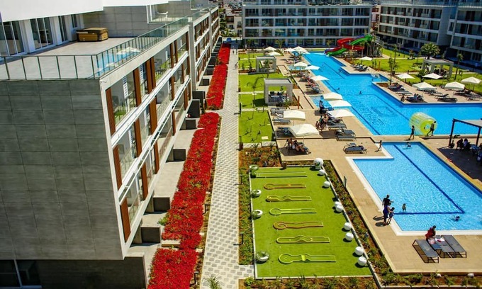 Trikomo Apartment | Modern and Comfortable Flat with Pool Near Beach