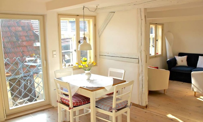 Quedlinburg Apartment | ⭐️ Relaxing holiday with idyllic courtyard & fireplace, unique monument from 1477, 4-6 p.