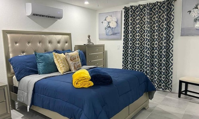 Tarpon Springs Apartment | Romantic suite 5 minutes from the beach!
