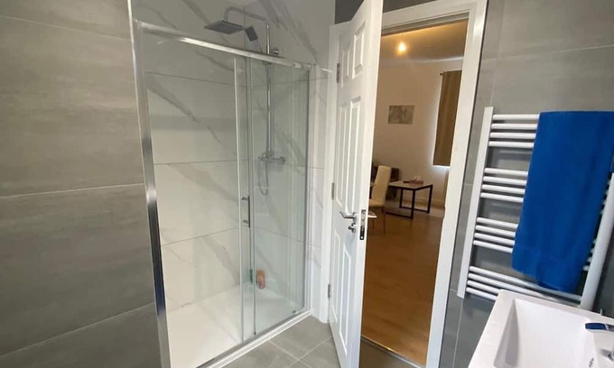 Walpole Apartment | Studio apartment in Ealing F5