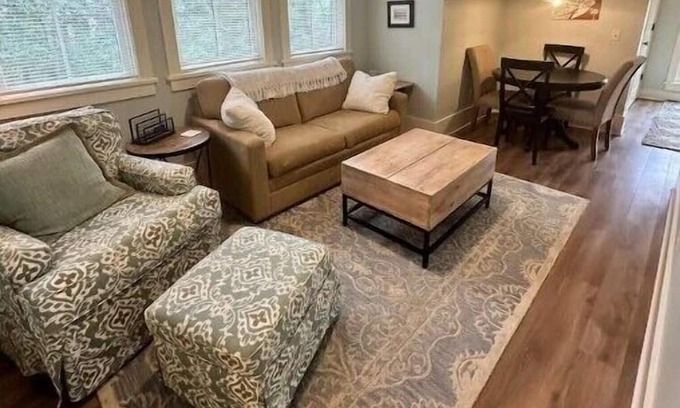 Old Town Bluffton Apartment | 1 Bedroom Garage Apartment in the heart of Old Town Bluffton
