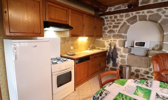 Sansac-Veinazes Cottage | Gite Sansac-Veinazès, 2 bedrooms, 4 persons