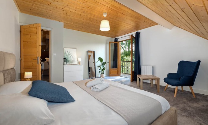 Pougny Apartment | Les Écureuils, Charmant appartement avec balcon - Vue sur parc et ruisseau