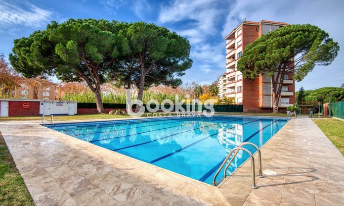 Platja d'Aro Apartment | APARTMENT FOR 4 PEOPLE WITH POOL AND TERRACE NEAR THE BEACH AND SHOPPING AREA