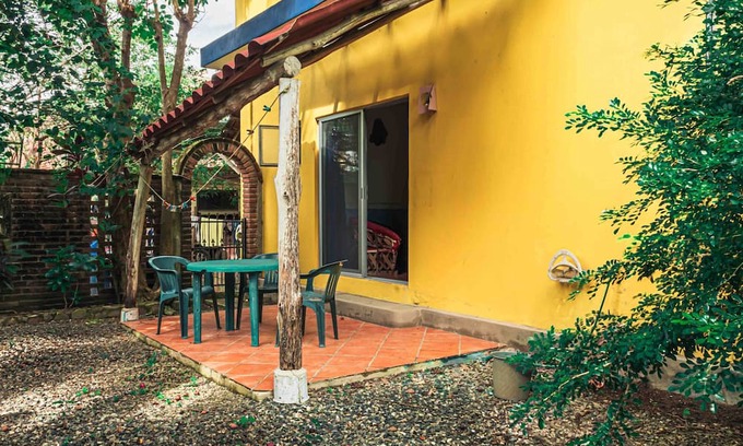 La Manzanilla Apartment | Jardines Tropicales - 3 blocks from the beach