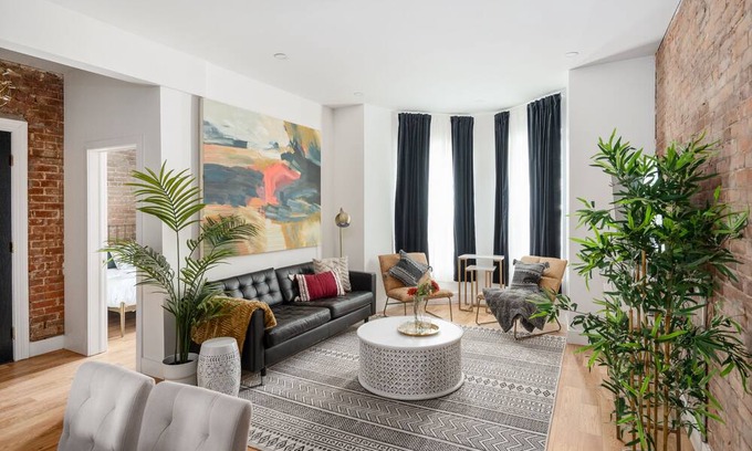 Outremont Apartment | Classy and Elegant 3bedrooms Heart of Mile end