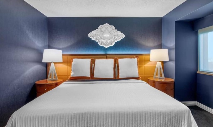 Streeterville House | 2 Connecting Suites at a 4.5⭐️ Hotel