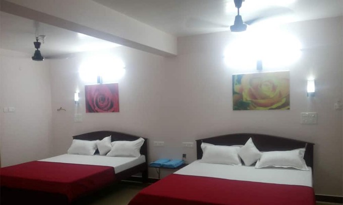 Madurai Main House | Few steps to Meenakshi Temple/Compact Room Stay