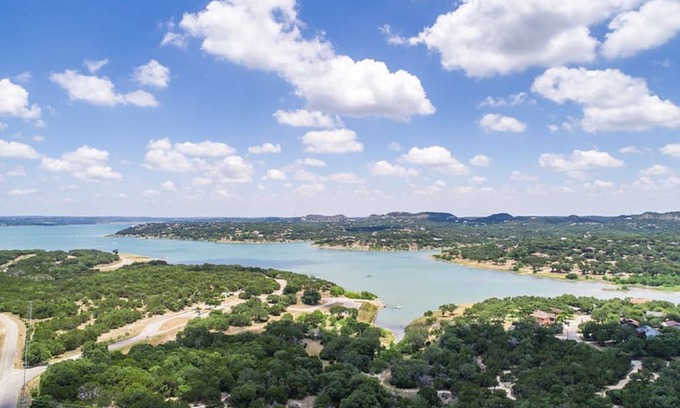Canyon Lake House | BOOK YOUR SUMMER FUNCATION NOW!firepit~neighborhood pool~golf course~SLEEPS 11