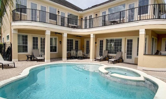 Reunion House | Classical House with Loft Pool Table at Reunion