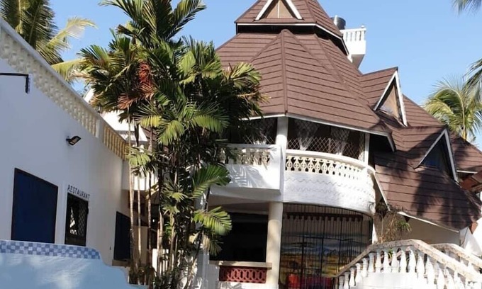 Diani Beach Villa | Two minutes walk to the Beach! a comfortable 4Bedroom Villa in Diani
