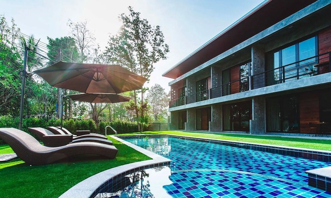 Chang Phueak Hotel | stucco loft residency