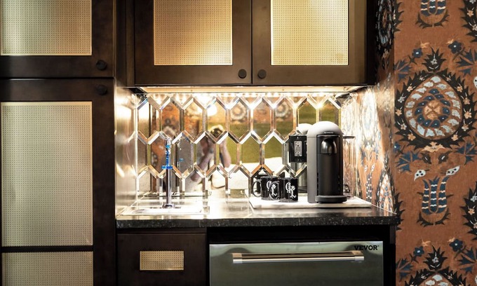 Old City Apartment | The Gas Lamp Hotel - 1BR - Latimer