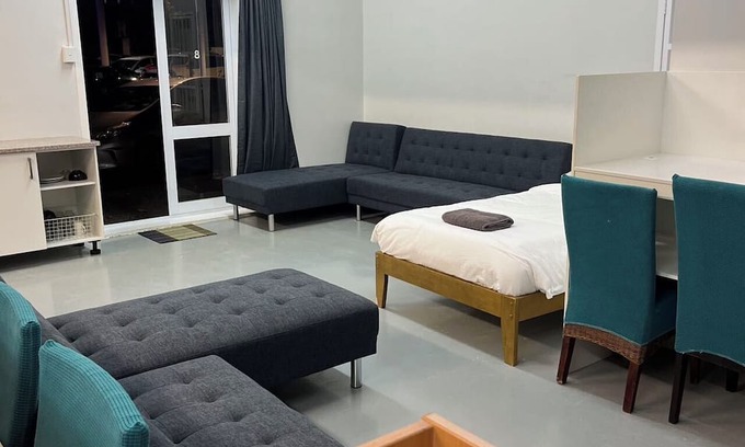 Auckland Apartment | 2 Double 3 Single 2 Sofa Beds Studio