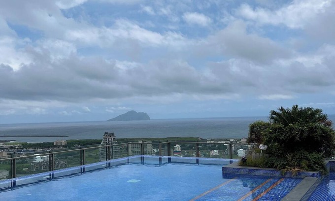 Toucheng House | Indulge in a private hot spring with a breathtaking view of Turtle Island, Yilan