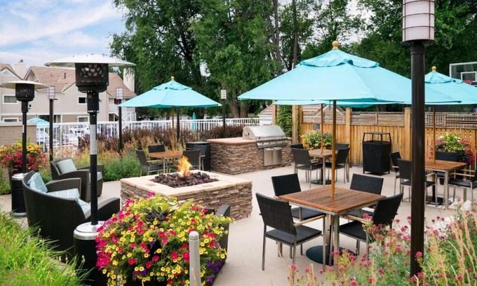 Glenwood Grove - North Iris House | Relax at our Pet-Friendly Hotel in Boulder, CO