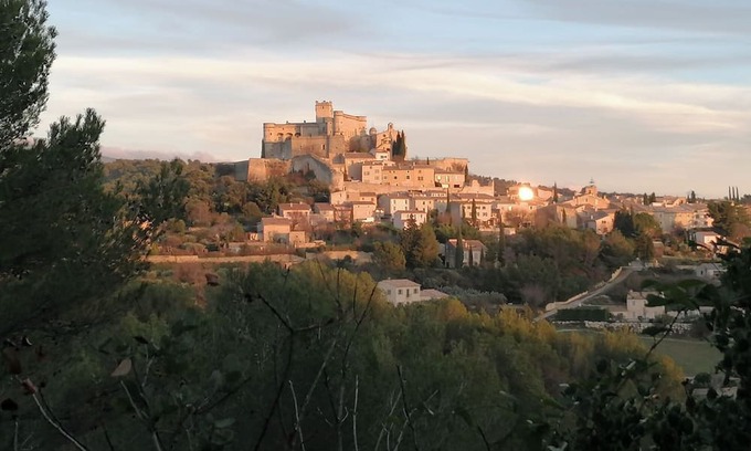 Le Barroux Apartment | Accommodation with terraces and swimming pool in the center of the village of Le Barroux
