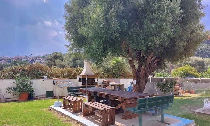 Agios Ioannis House | Holiday Home 'Kallisto' with Mountain View, Wi-Fi and Air Conditioning