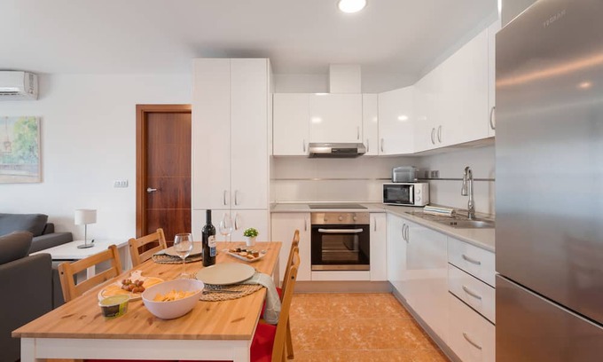 Alcala Apartment | Vacation Apartment 'Apartamento Fula' with Mountain View, Wi-Fi and Air Conditioning