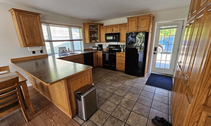 Saint John House | Paradise on Douglas Lake (B)