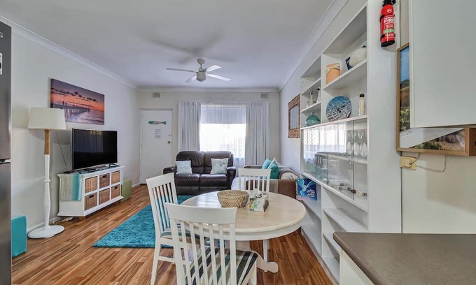 Semaphore Apartment | Relaxed Beachside Comfort on Semaphore Foreshore