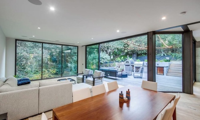 Fire Mountain House | A Zen Paradise - With Hot Tub and Pizza Oven
