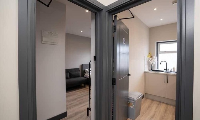Southall Green Apartment | Cosy Ensuite Room in Southall, Great Links to LDN