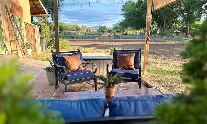 Medanales House | A perfectly peaceful stay on a working horse ranch in Abiquiu Valley