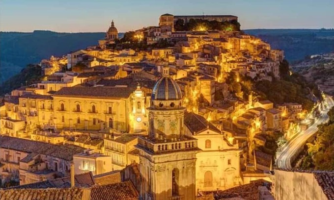 Modica Cottage | Delightful Sicilian Retreat with Pool, Gardens, and Coastal Views Near Modica