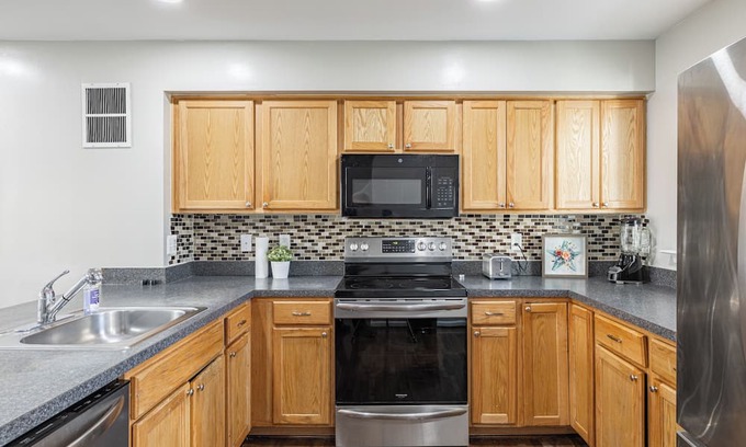 Navy Yard House | Entire Townhome 3-Bedroom in Navy Yard, Washington DC
