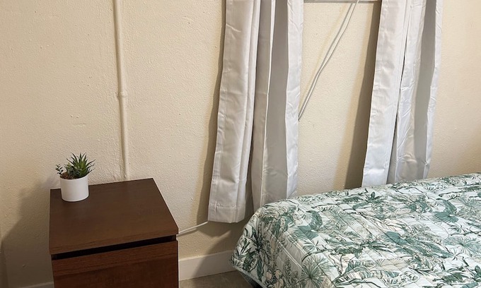 Port Charlotte House | Private Guest Suite 7 mins from the beach!