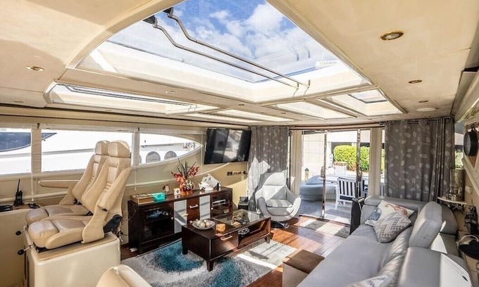 Harbour Island Boat Rental | Livin La Bella Vita-Luxury Yacht -Ace Location