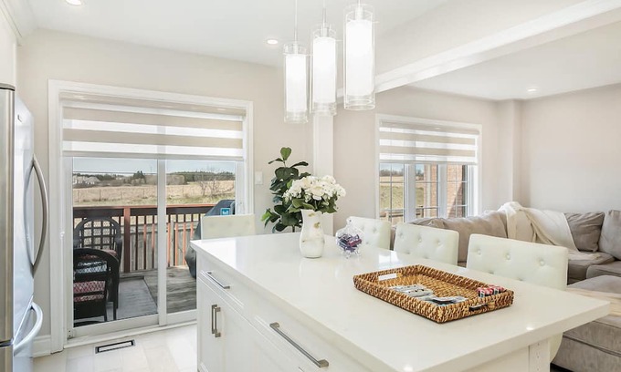 Vaughan Bed & Breakfast | Spotless Pet & Smoke Free Home Near Wonderland
