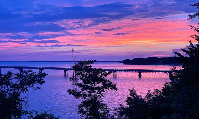 White Stone House | Best View on the Northern Neck, Tons of Privacy and a Sandy Beach!