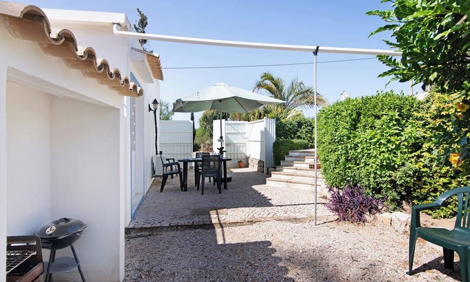 Colmeal Apartment | Studio Apartment 'Holiday Home Medronhal Faro' with Mountain View, Wi-Fi and Air Conditioning