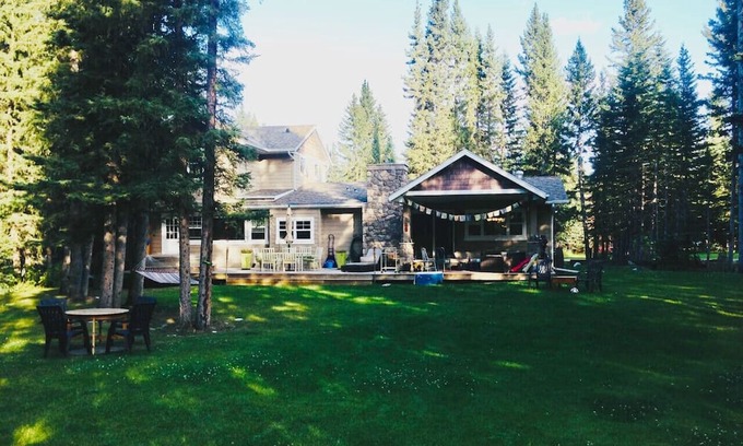 Redwood Meadows House | Welcome to Nezzie in the woods!
