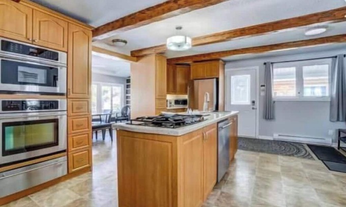 Val-des-Monts House | Eritage |Spa avec Magnifique vue sur le lac
