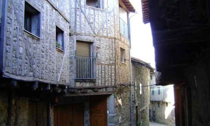 San Martin del Castanar House | Holiday Home 'Casa Lopez' with Mountain View and Balcony