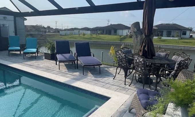 Mariner Cabin | Atardecer en la Piscina